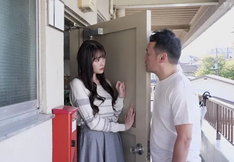 Người đẹp arina bị gã biến thái cạnh bên bắt cóc làm nô lệ tình dục khi chồng đã đi làm