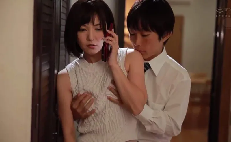 ông xã đi đánh golf, cô vợ ở nhà dẫn trai trẻ về nện cho sướng