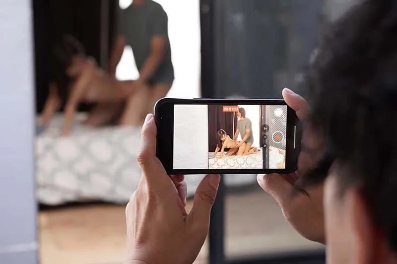 Quay lén em học sinh nữ ở căn hộ đối diện địt nhau quên đóng cửa sổ để tống tình