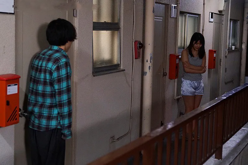 Bí mật vụng trộm với em hotgirl cạnh nhà cãi nhau bị gã chồng đuổi ra cửa