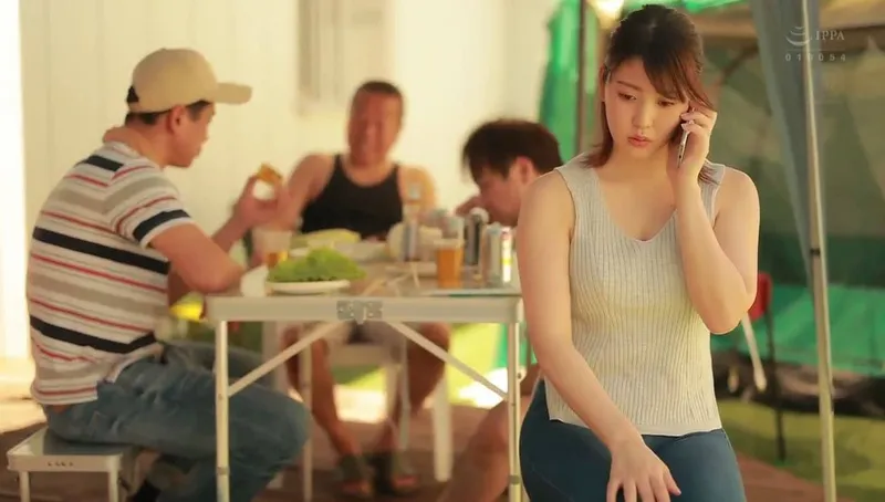 ông chồng khờ để vợ tham gia sự kiện cắm trại với mấy gã nhà sát bên và cái kết