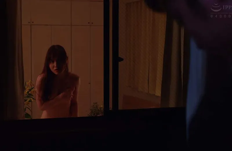 Em hotgirl cạnh nhà người chồng chồng gần nhà thường xuyên thay đồ ở ngay cửa sổ