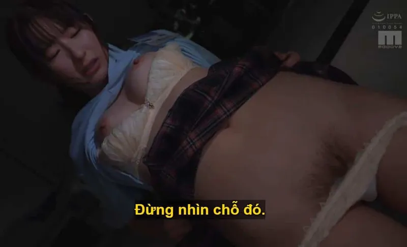 Sếp lớn mưu tính "đâm chọt" cô nàng nhân viên kiêu kỳ lười nhác, suốt ngày chỉ chăm chăm tán gẫu tin nhắn với người yêu.